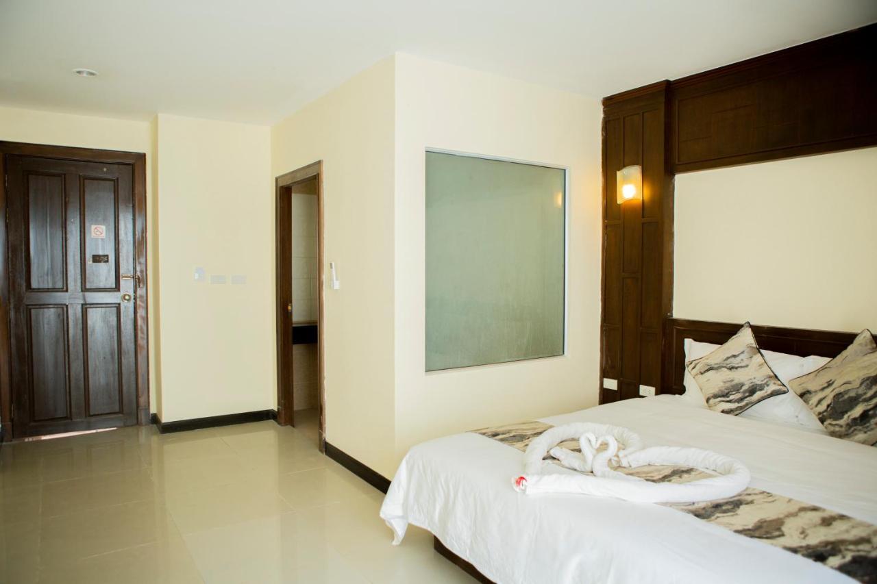 Blue Skyline Hotel Patong Екстер'єр фото