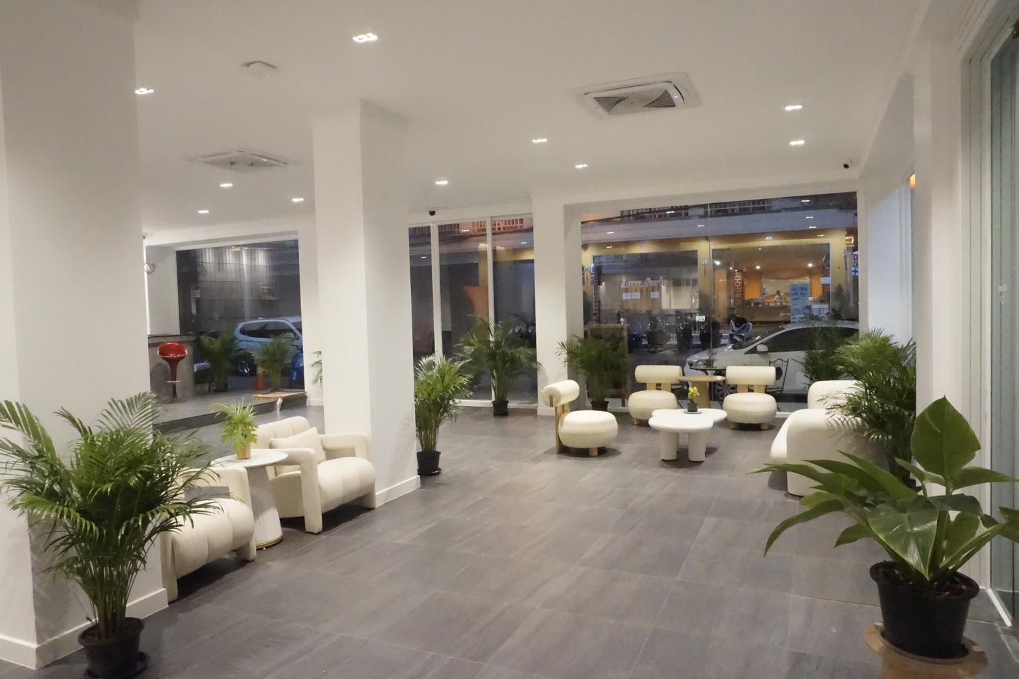 Blue Skyline Hotel Patong Екстер'єр фото