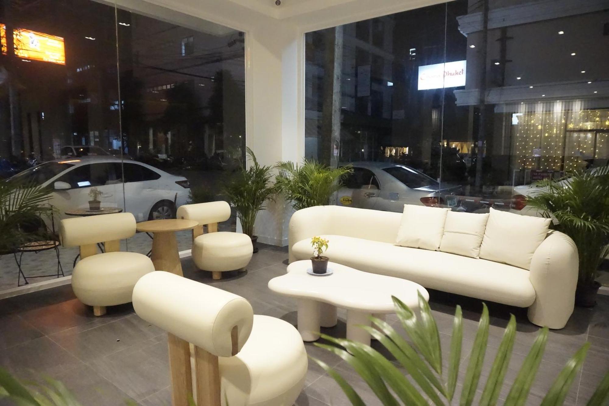 Blue Skyline Hotel Patong Екстер'єр фото