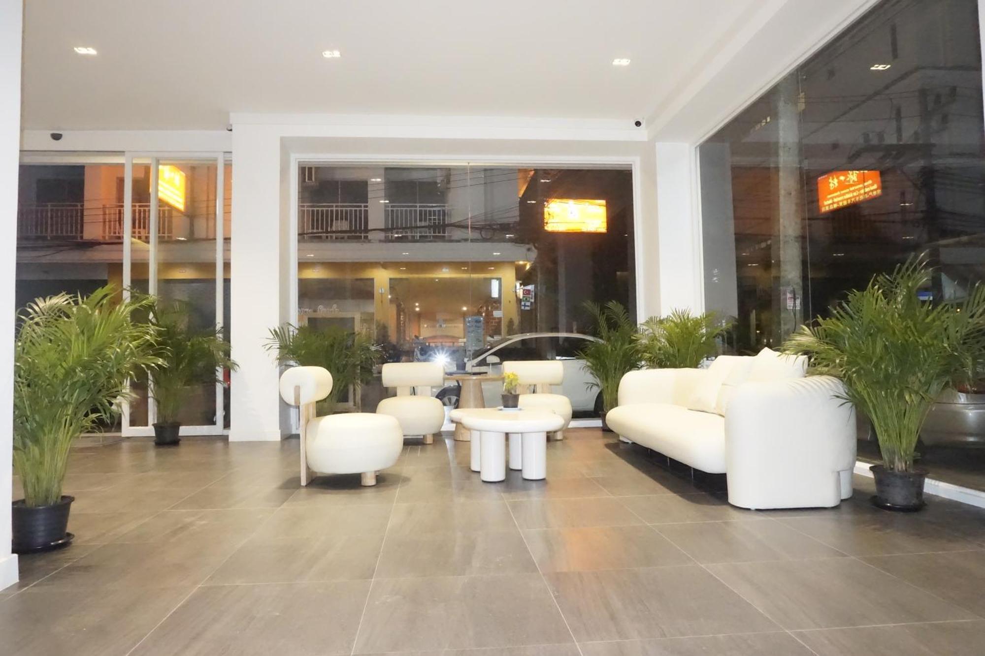 Blue Skyline Hotel Patong Екстер'єр фото